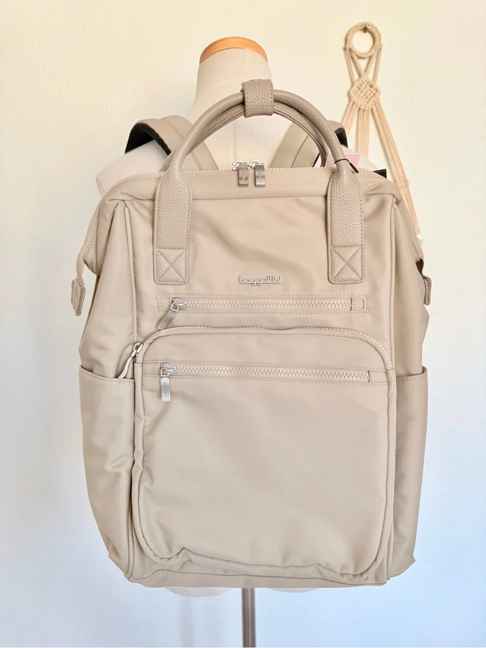 🤎 Baggallini Chelsea Laptop Backpack Taupe Twill Silver Hardware